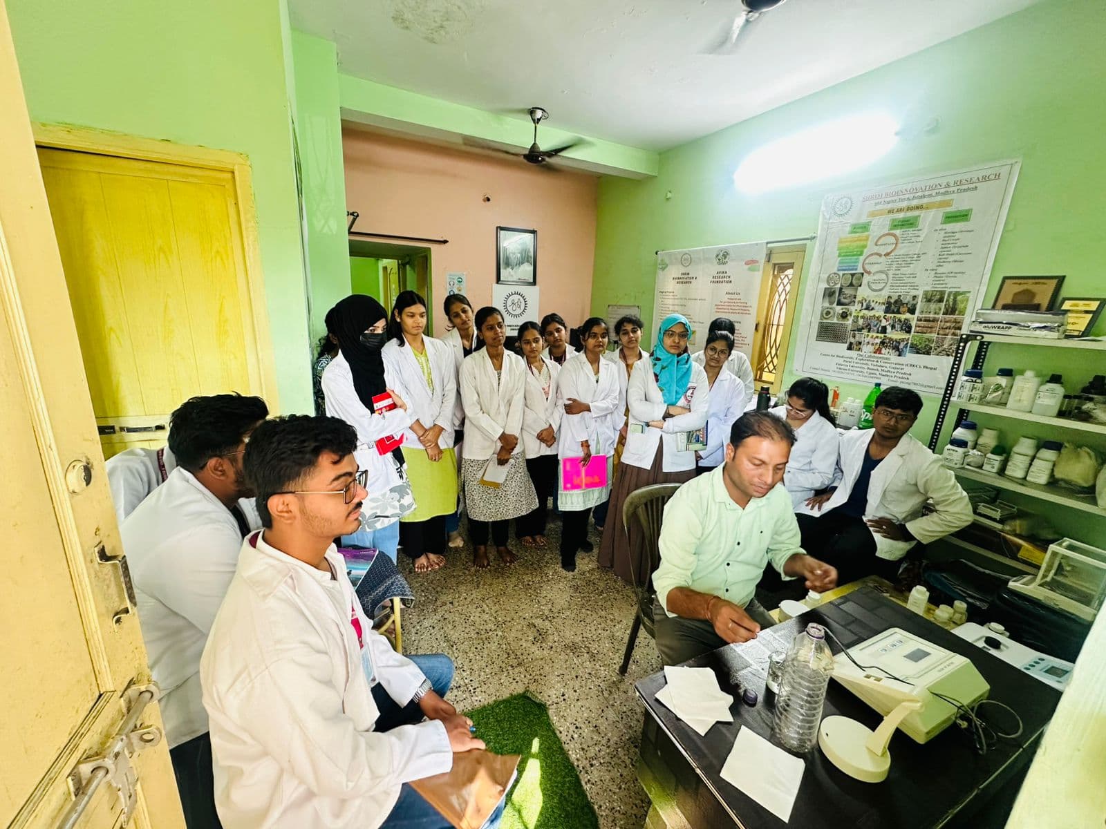 Group of students in a laboratory during a teaching session
